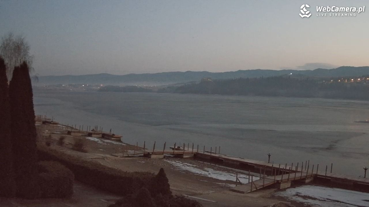 Widok na Jezioro i zamek w Czorsztynie - 11 marzec 2026, 05:25