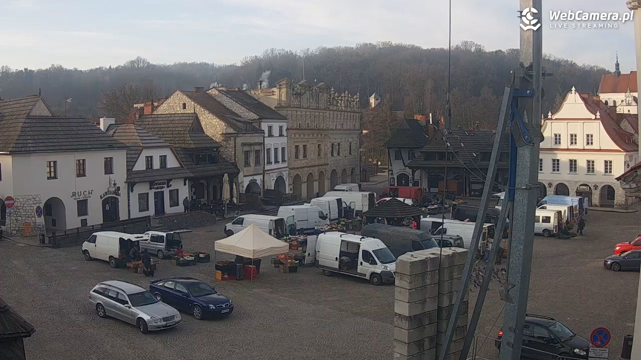 Kazimierz Dolny - widok na Rynek - 20 marzec 2026, 07:01