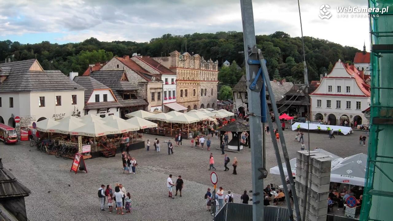 Kazimierz Dolny - widok na Rynek - 22 sierpień 2026, 17:42