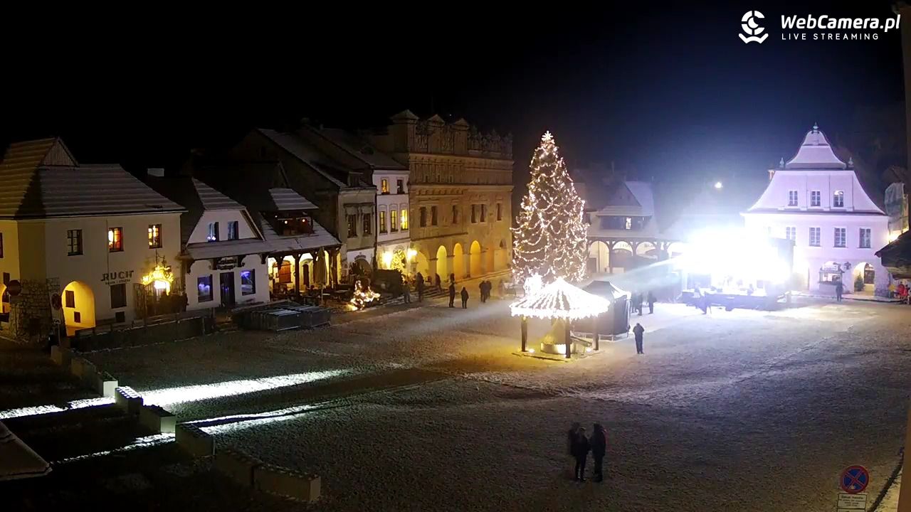 Kazimierz Dolny - widok na Rynek - 01 styczeń 2026, 01:20