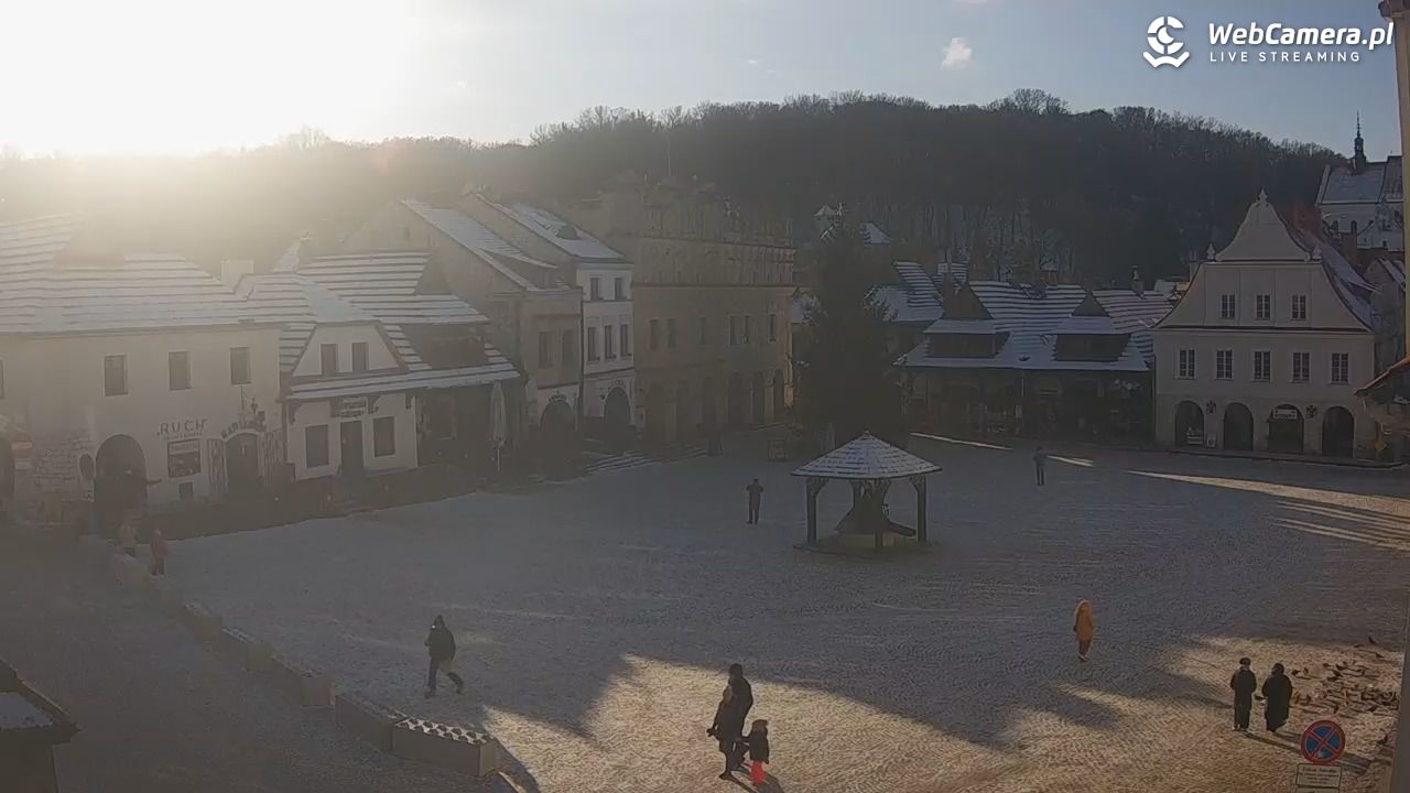 Kazimierz Dolny - widok na Rynek - 04 styczeń 2026, 10:55
