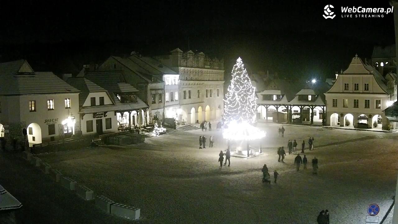 Kazimierz Dolny - widok na Rynek - 01 styczeń 2026, 19:09