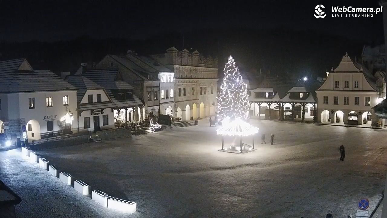 Kazimierz Dolny - widok na Rynek - 03 styczeń 2026, 20:38