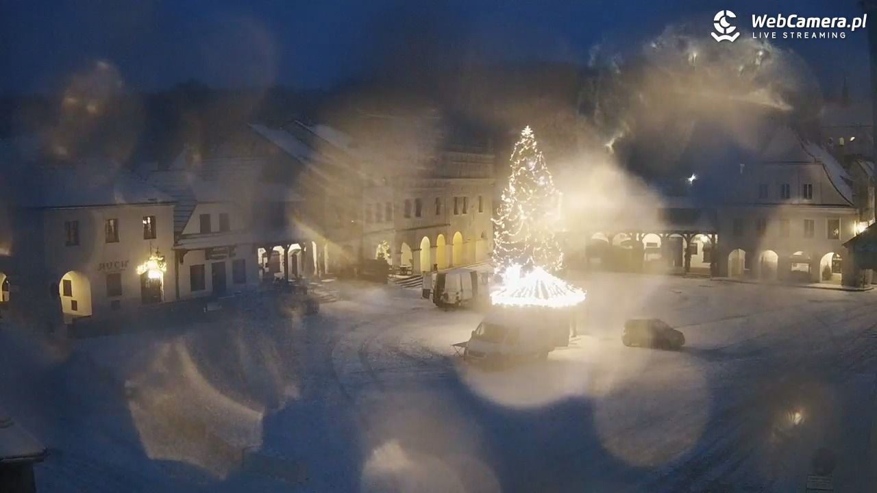 Kazimierz Dolny - widok na Rynek - 02 styczeń 2026, 07:01