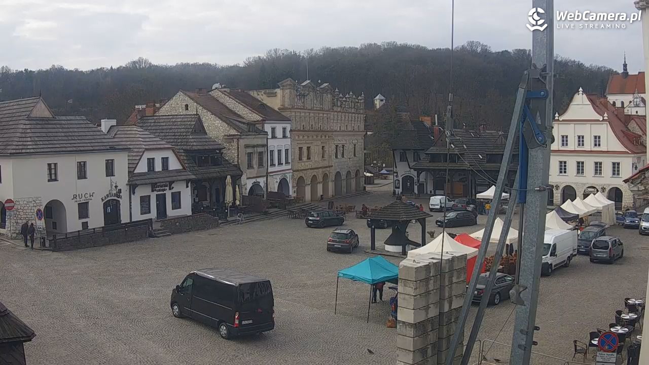 Kazimierz Dolny - widok na Rynek - 22 marzec 2026, 08:22