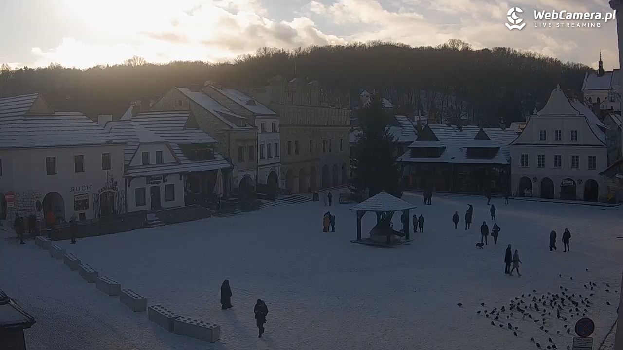 Kazimierz Dolny - widok na Rynek - 03 styczeń 2026, 11:13