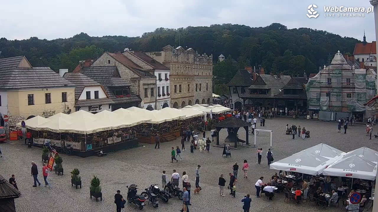 Kazimierz Dolny - widok na Rynek - 14 wresień 2025, 12:45