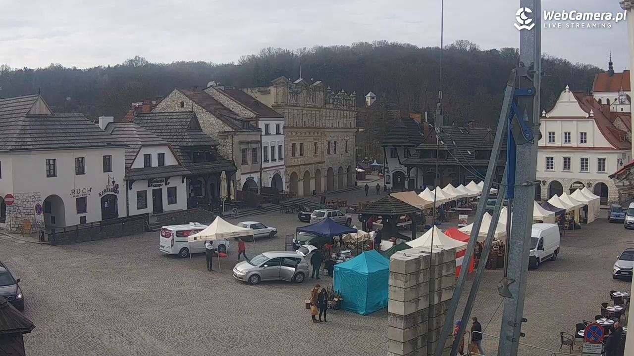 Kazimierz Dolny - widok na Rynek - 22 marzec 2026, 08:40