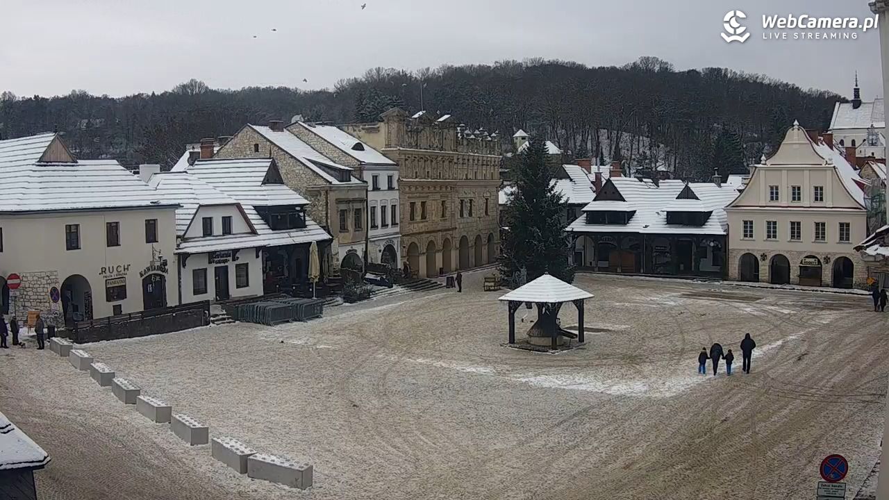 Kazimierz Dolny - widok na Rynek - 01 styczeń 2026, 11:08