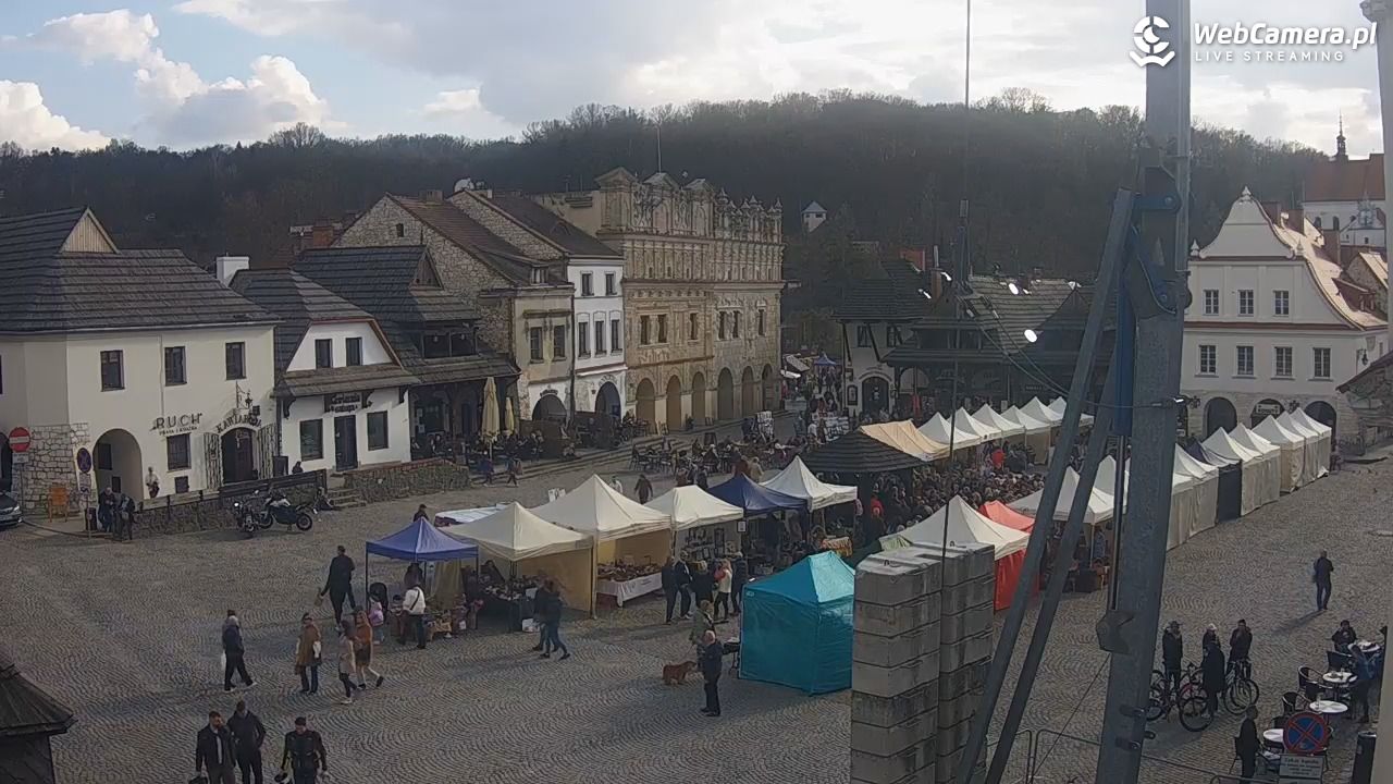 Kazimierz Dolny - widok na Rynek - 22 marzec 2026, 15:09