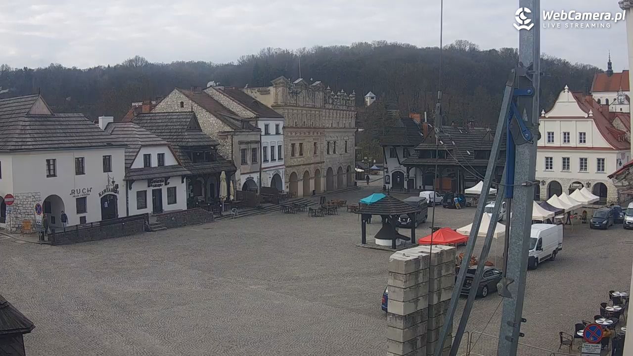 Kazimierz Dolny - widok na Rynek - 22 marzec 2026, 08:14