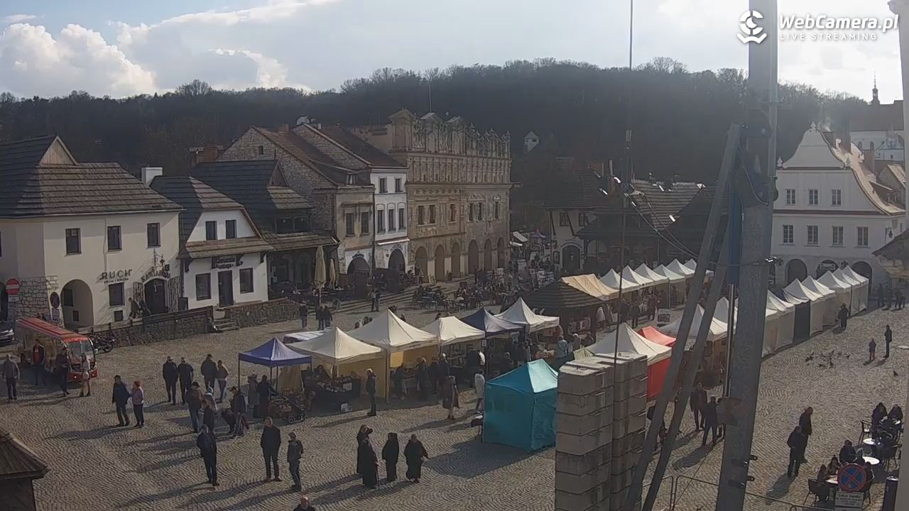 Kazimierz Dolny - widok na Rynek - 22 marzec 2026, 14:34