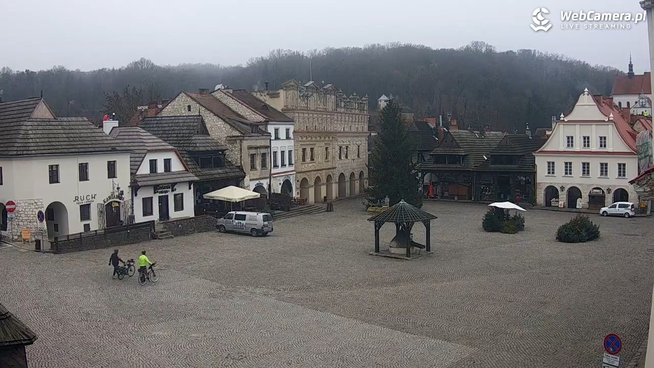 Kazimierz Dolny - widok na Rynek - 15 grudzień 2025, 11:55