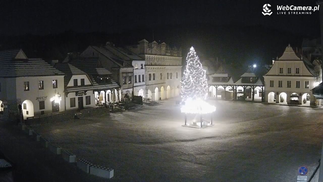 Kazimierz Dolny - widok na Rynek - 04 styczeń 2026, 22:01