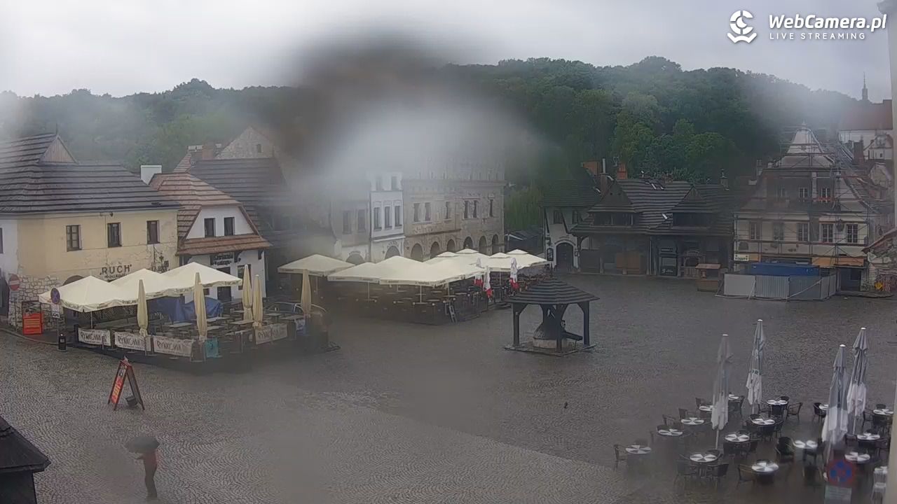 Kazimierz Dolny - widok na Rynek - 17 maj 2025, 07:08