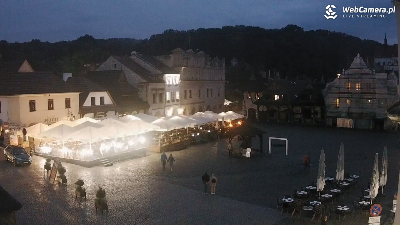 Kazimierz Dolny - widok na Rynek - 14 wresień 2025, 19:18