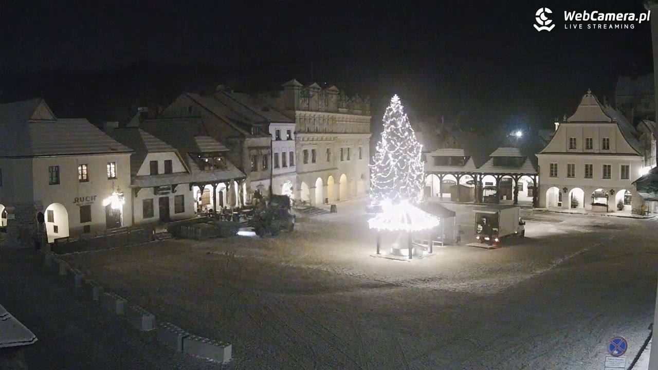 Kazimierz Dolny - widok na Rynek - 01 styczeń 2026, 04:01