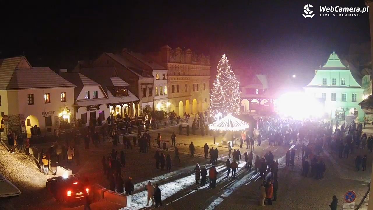 Kazimierz Dolny - widok na Rynek - 01 styczeń 2026, 00:38