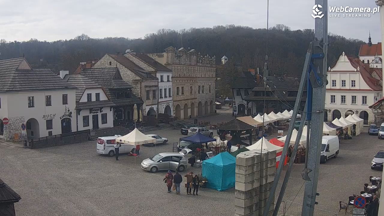 Kazimierz Dolny - widok na Rynek - 22 marzec 2026, 08:41