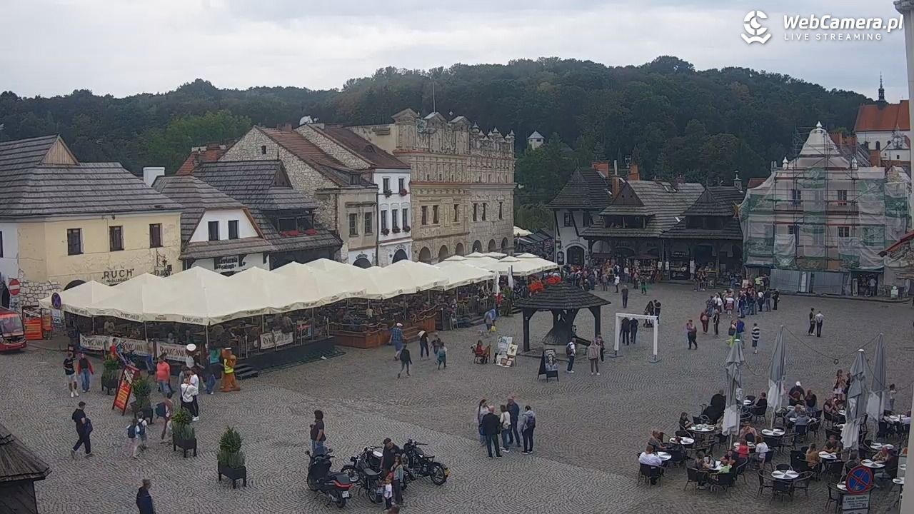 Kazimierz Dolny - widok na Rynek - 14 wresień 2025, 12:21