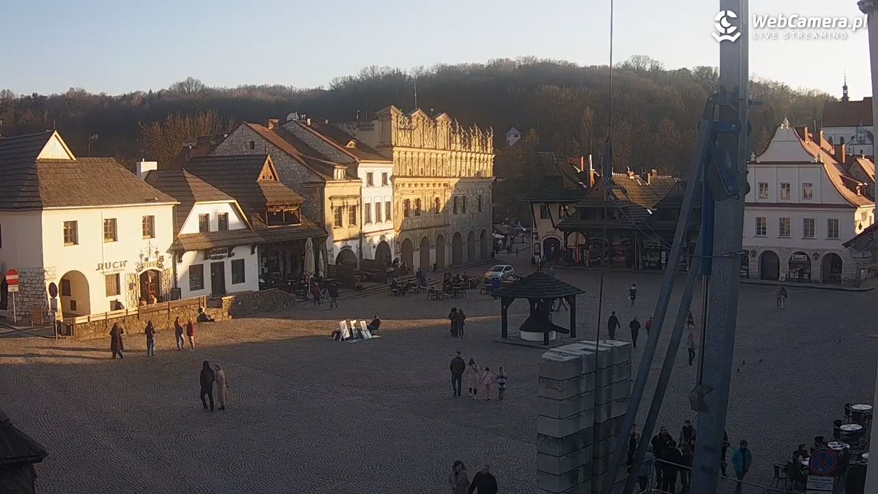 Kazimierz Dolny - widok na Rynek - 21 marzec 2026, 16:52