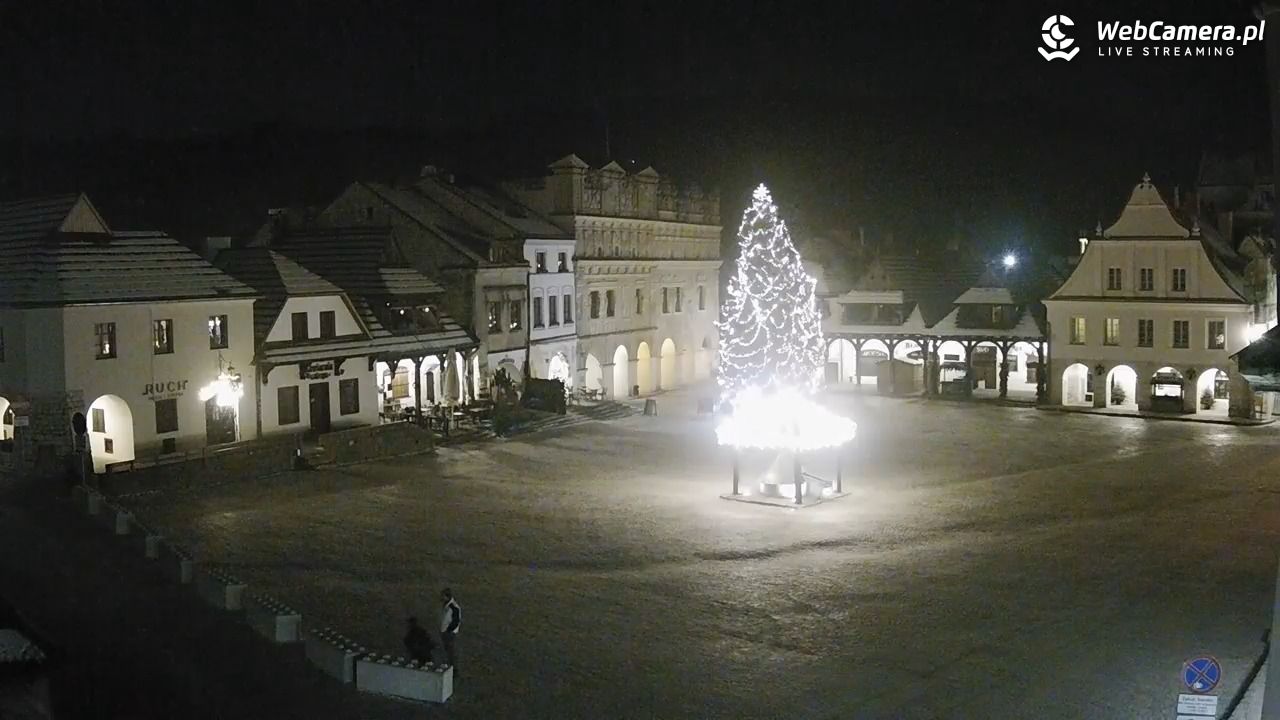 Kazimierz Dolny - widok na Rynek - 05 styczeń 2026, 23:11