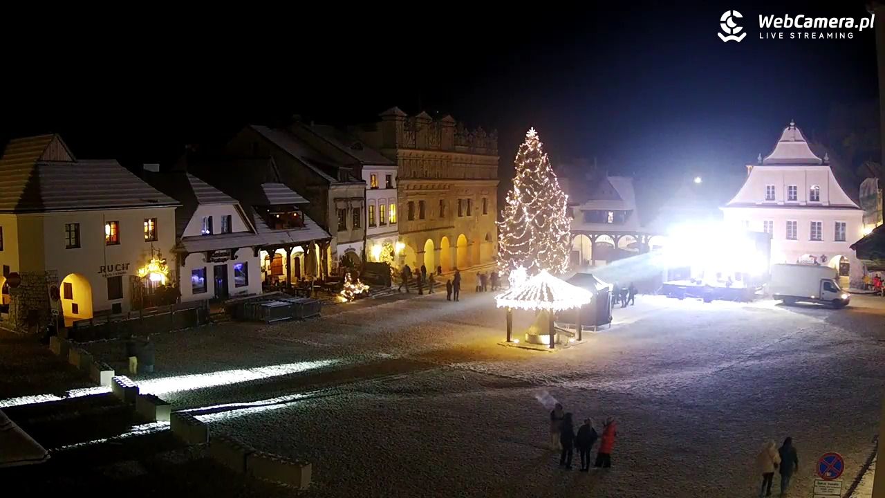 Kazimierz Dolny - widok na Rynek - 01 styczeń 2026, 01:21