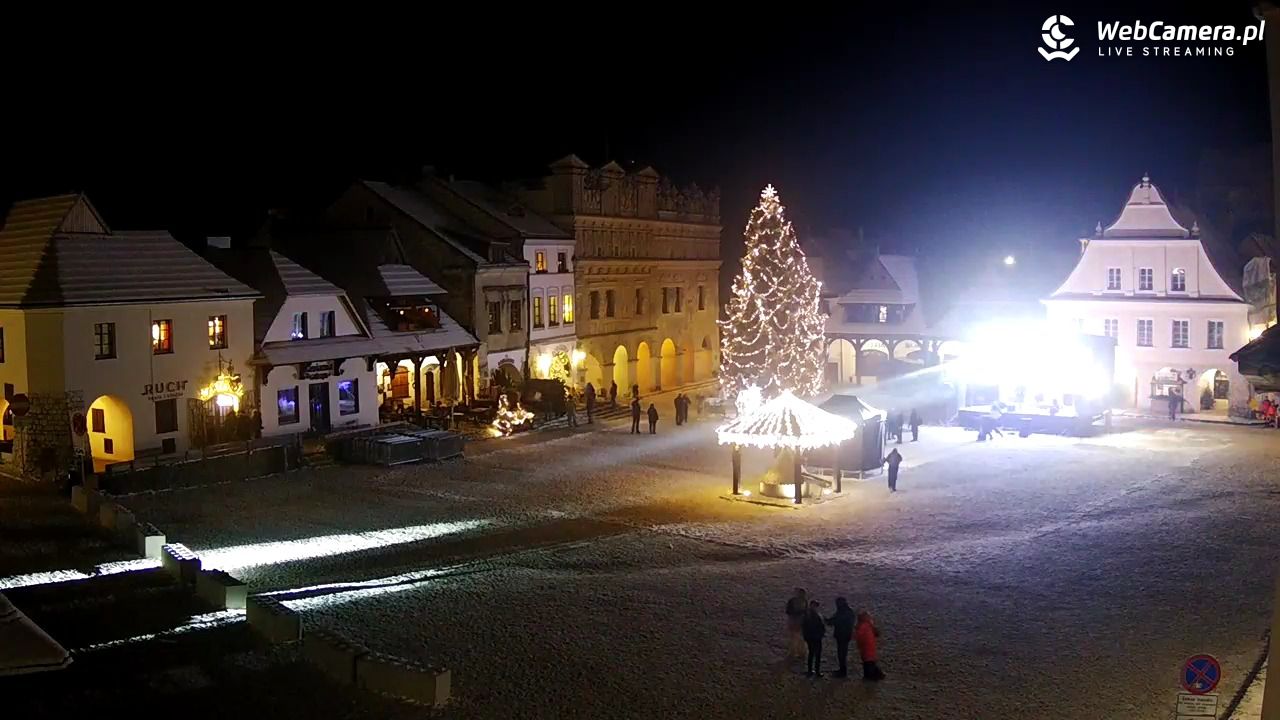 Kazimierz Dolny - widok na Rynek - 01 styczeń 2026, 01:20