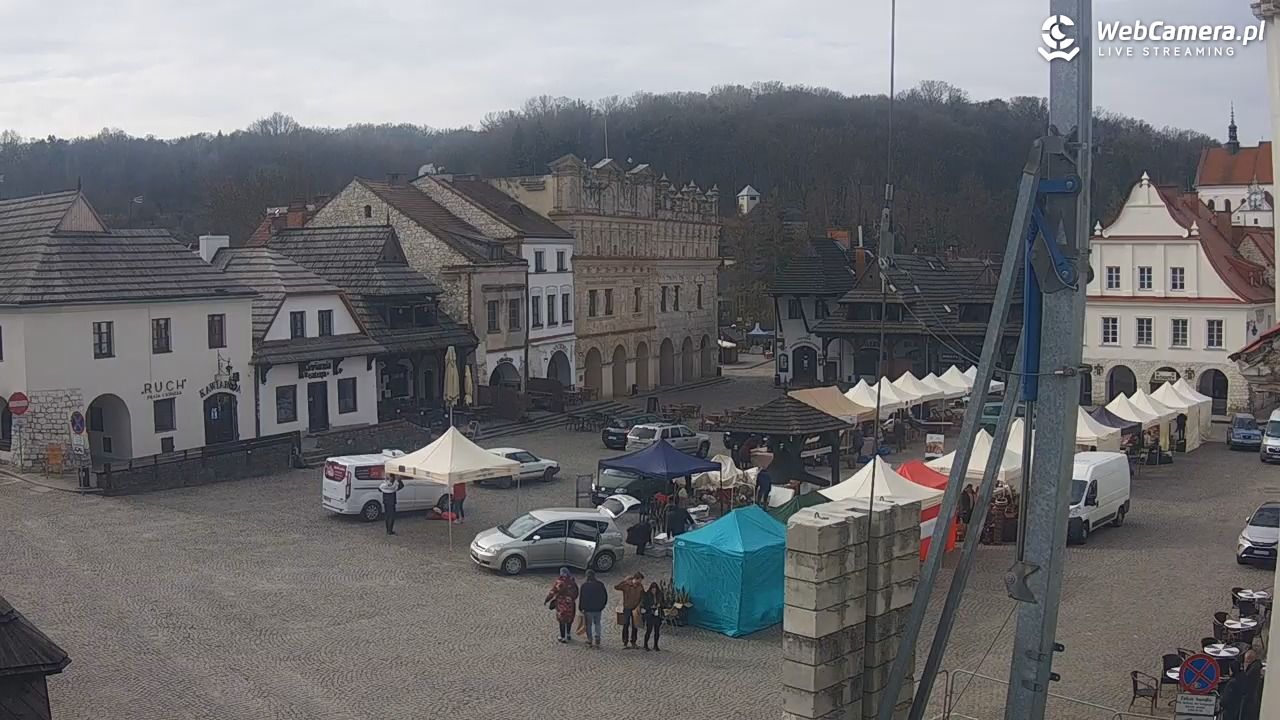 Kazimierz Dolny - widok na Rynek - 22 marzec 2026, 08:41