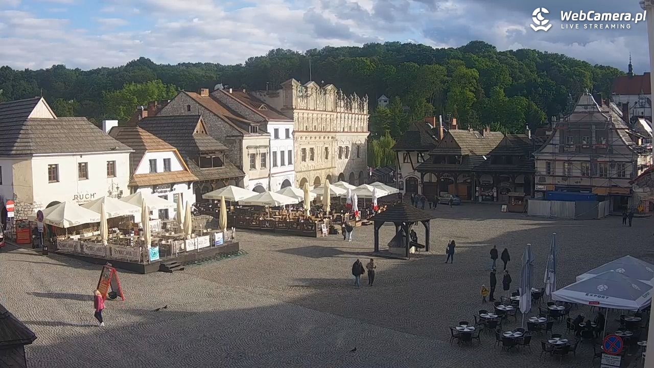Kazimierz Dolny - widok na Rynek - 17 maj 2025, 18:03