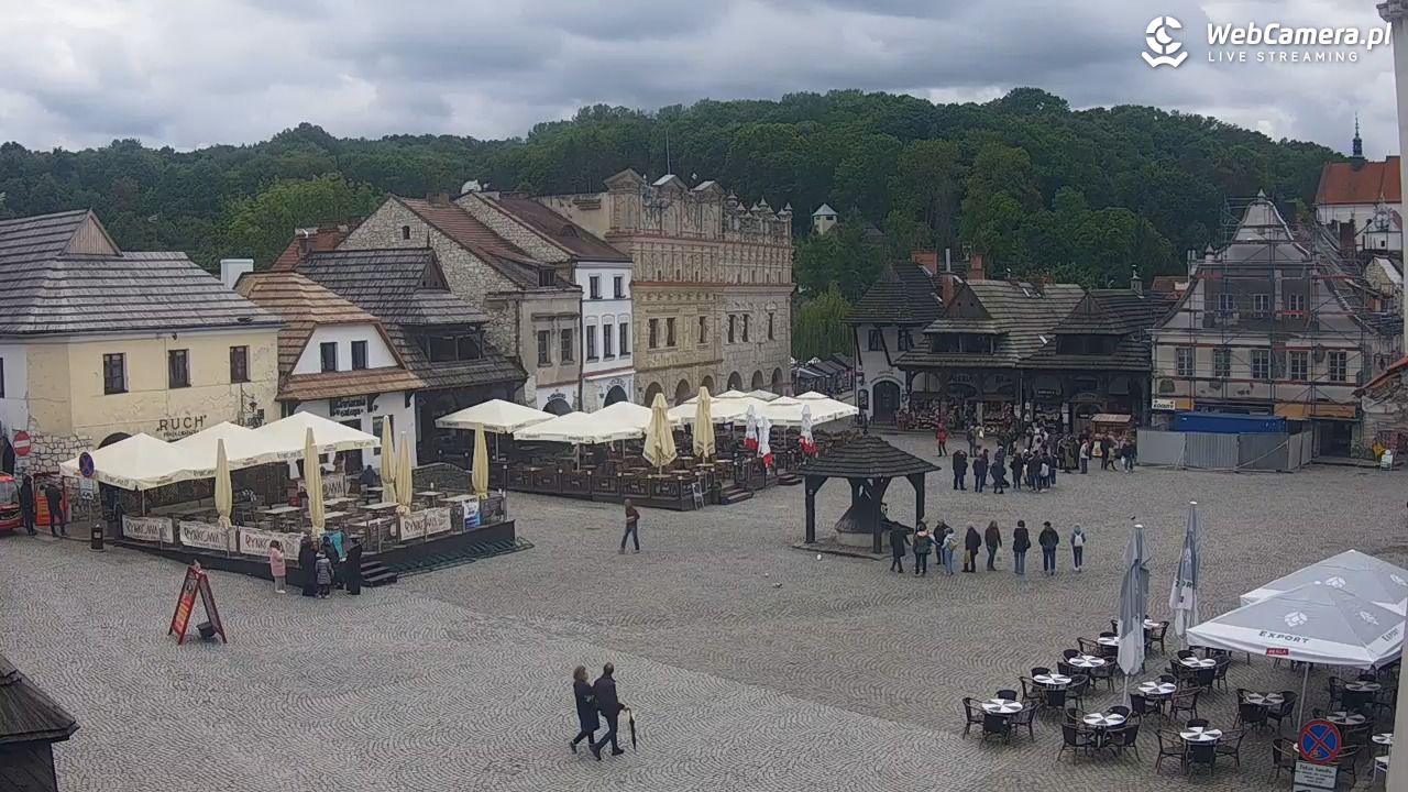 Kazimierz Dolny - widok na Rynek - 17 maj 2025, 13:21