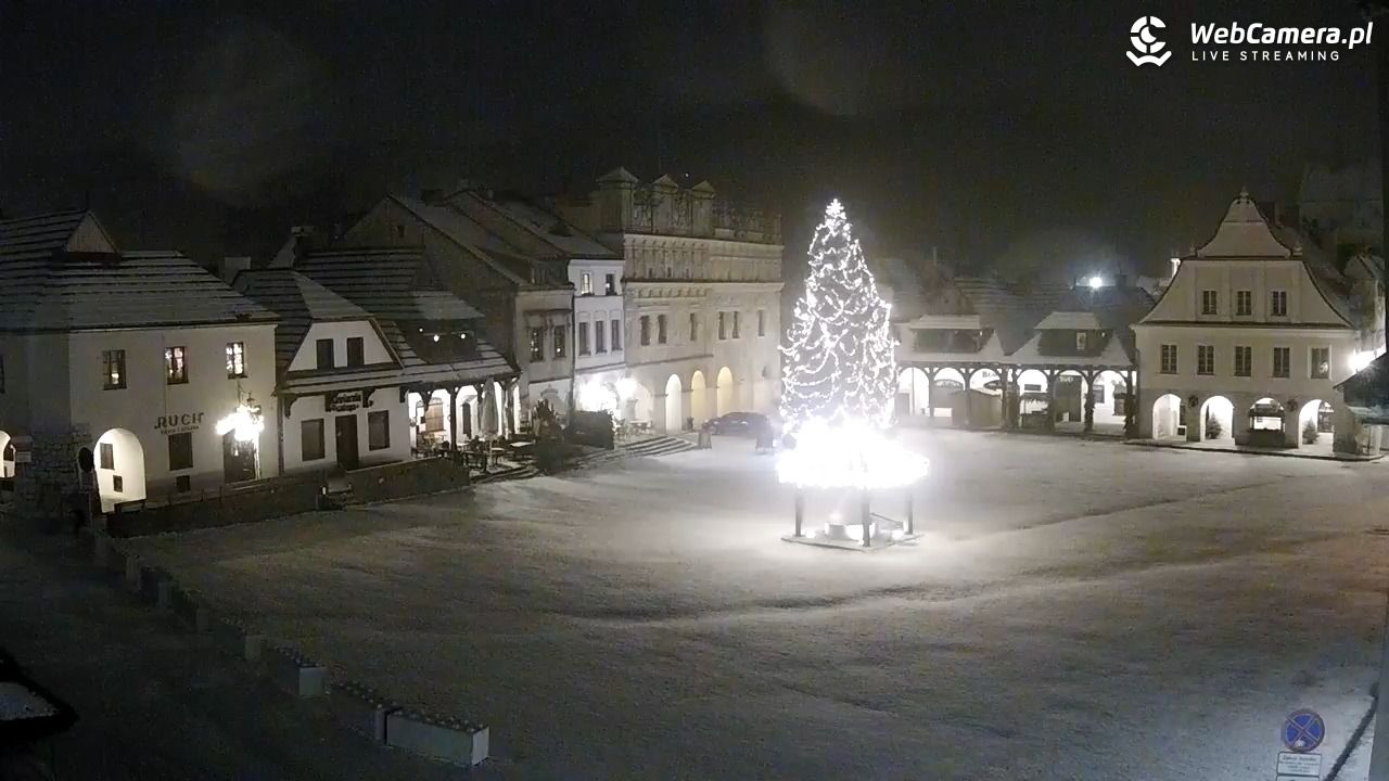 Kazimierz Dolny - widok na Rynek - 02 styczeń 2026, 22:14