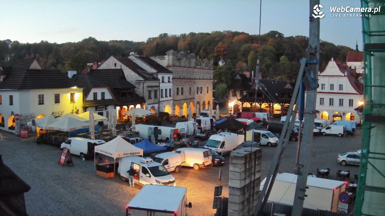 Kazimierz Dolny - widok na Rynek - 23 październik 2026, 04:41