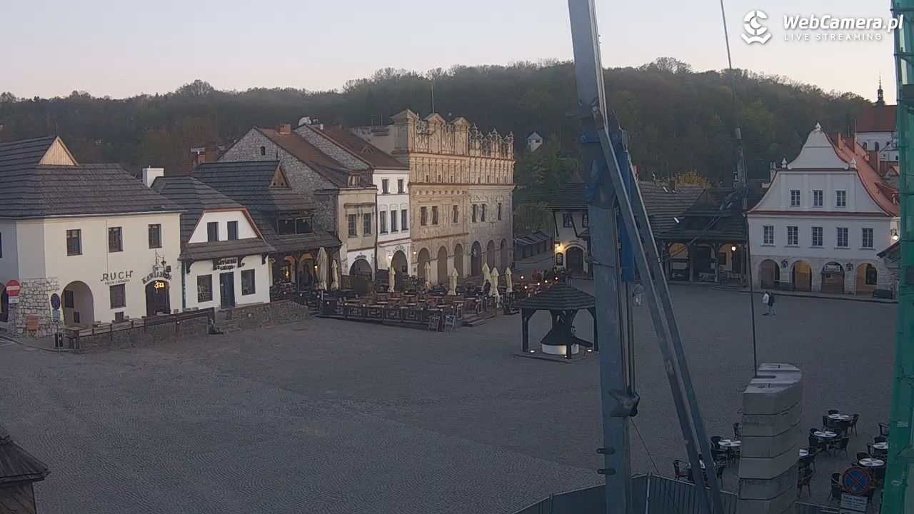 Kazimierz Dolny - widok na Rynek - 22 kwiecień 2026, 19:42