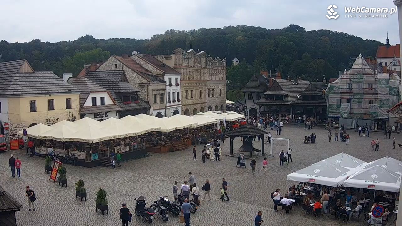 Kazimierz Dolny - widok na Rynek - 14 wresień 2025, 12:45