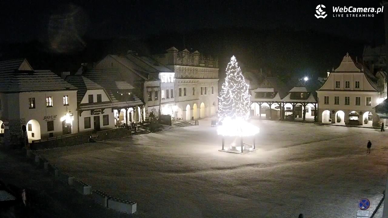 Kazimierz Dolny - widok na Rynek - 02 styczeń 2026, 21:59