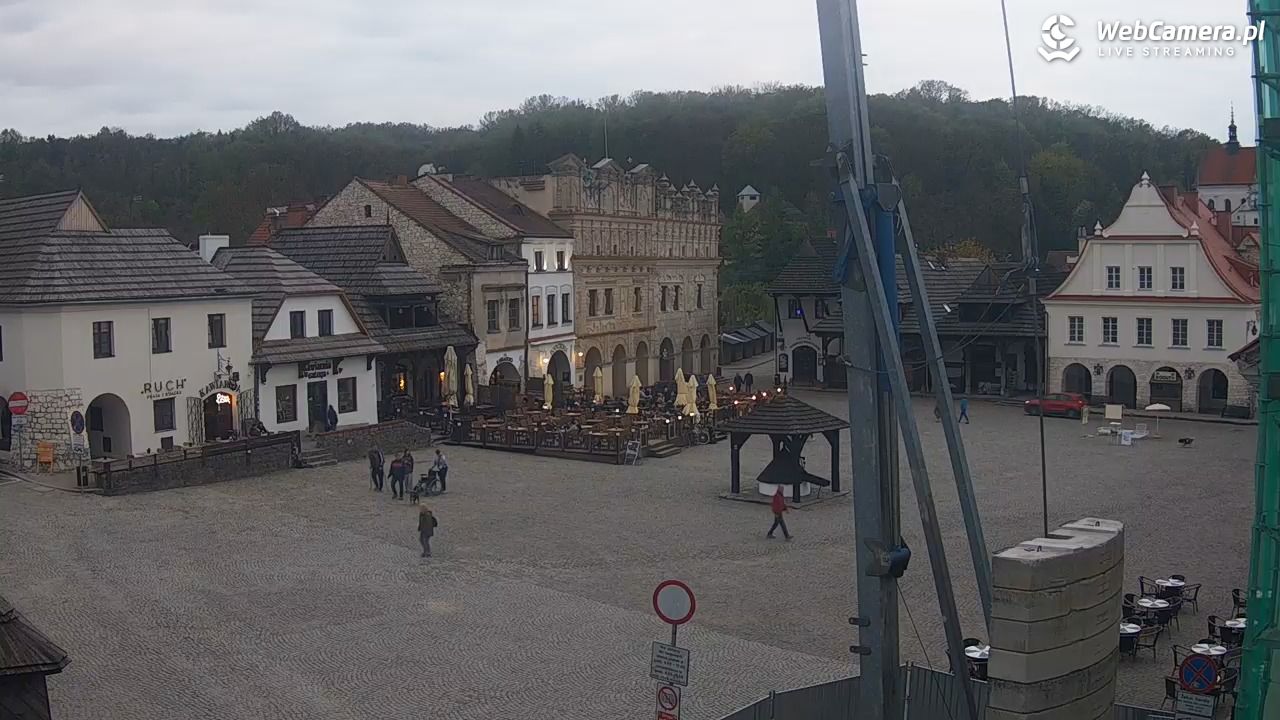 Kazimierz Dolny - widok na Rynek - 24 kwiecień 2026, 19:29