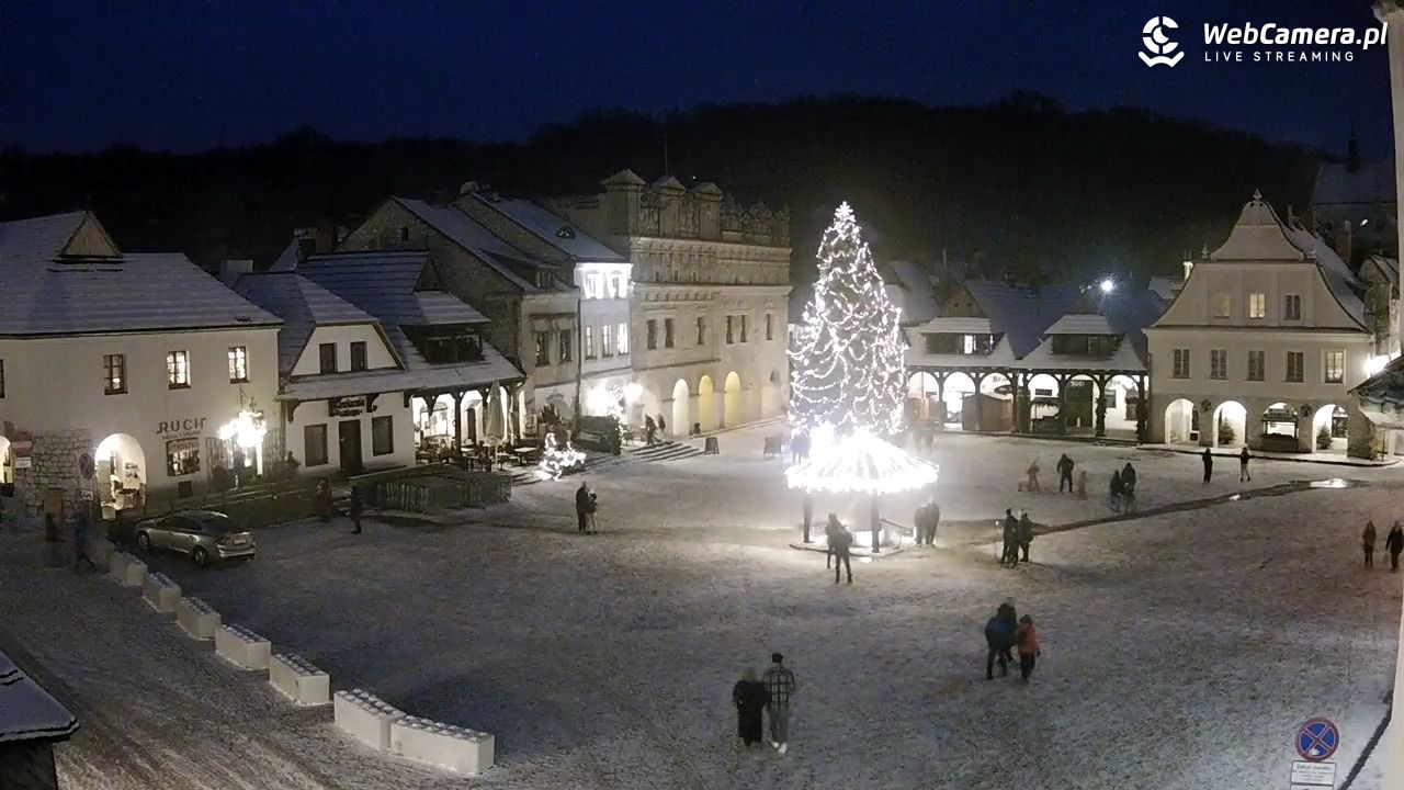 Kazimierz Dolny - widok na Rynek - 01 styczeń 2026, 16:19