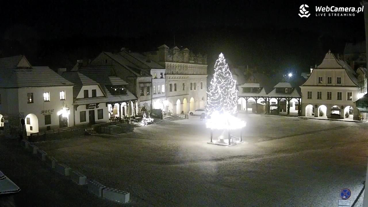 Kazimierz Dolny - widok na Rynek - 01 styczeń 2026, 22:10