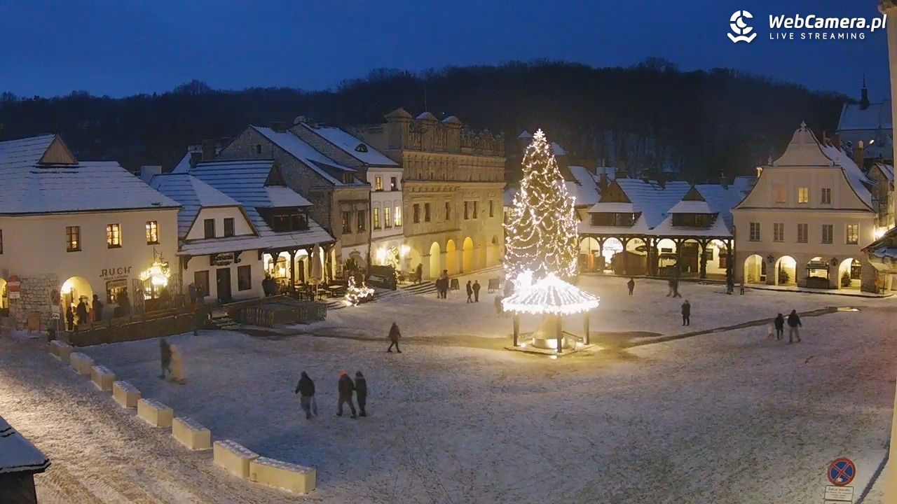 Kazimierz Dolny - widok na Rynek - 01 styczeń 2026, 16:04