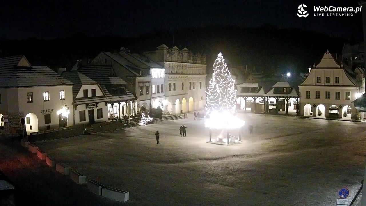 Kazimierz Dolny - widok na Rynek - 02 styczeń 2026, 20:43