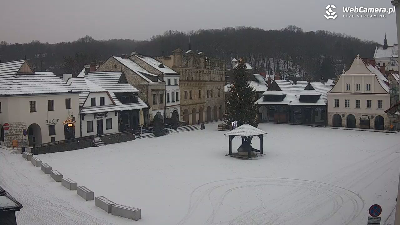 Kazimierz Dolny - widok na Rynek - 03 styczeń 2026, 07:43