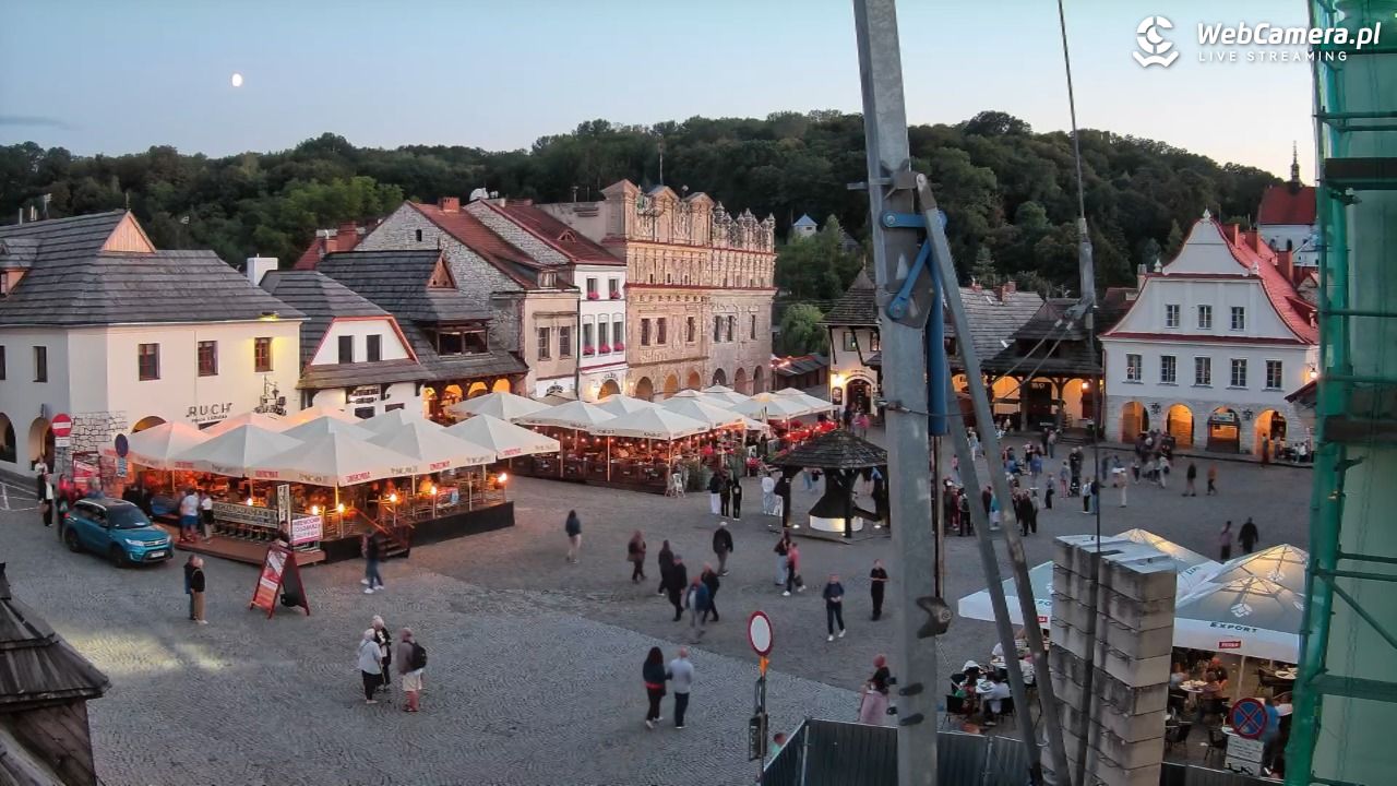 Kazimierz Dolny - widok na Rynek - 22 sierpień 2026, 19:57