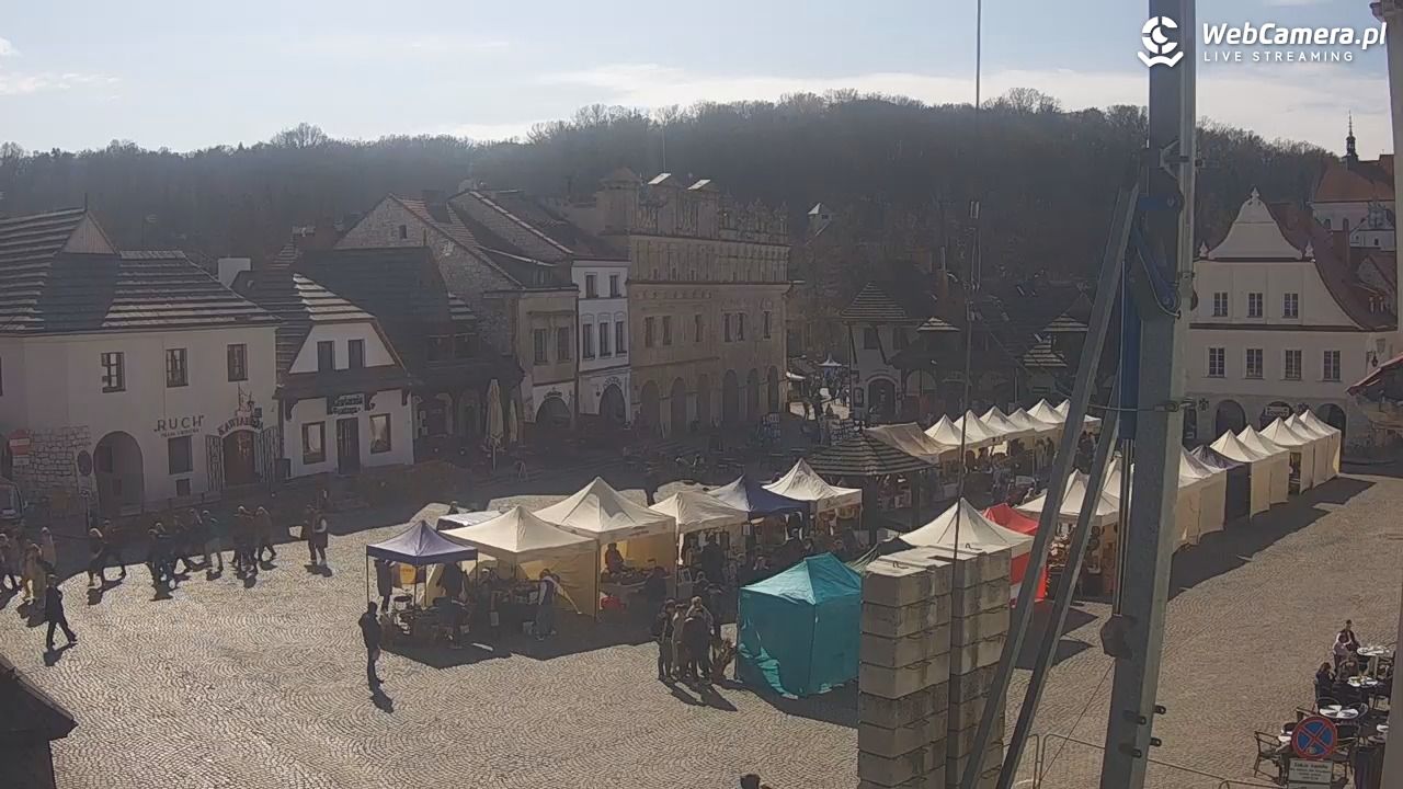 Kazimierz Dolny - widok na Rynek - 22 marzec 2026, 11:27