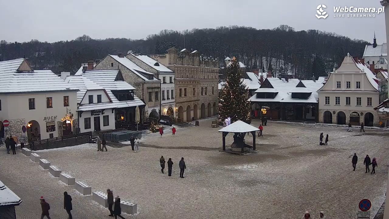 Kazimierz Dolny - widok na Rynek - 01 styczeń 2026, 15:13