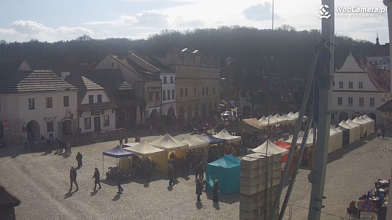 Kazimierz Dolny - widok na Rynek - 22 marzec 2026, 12:24