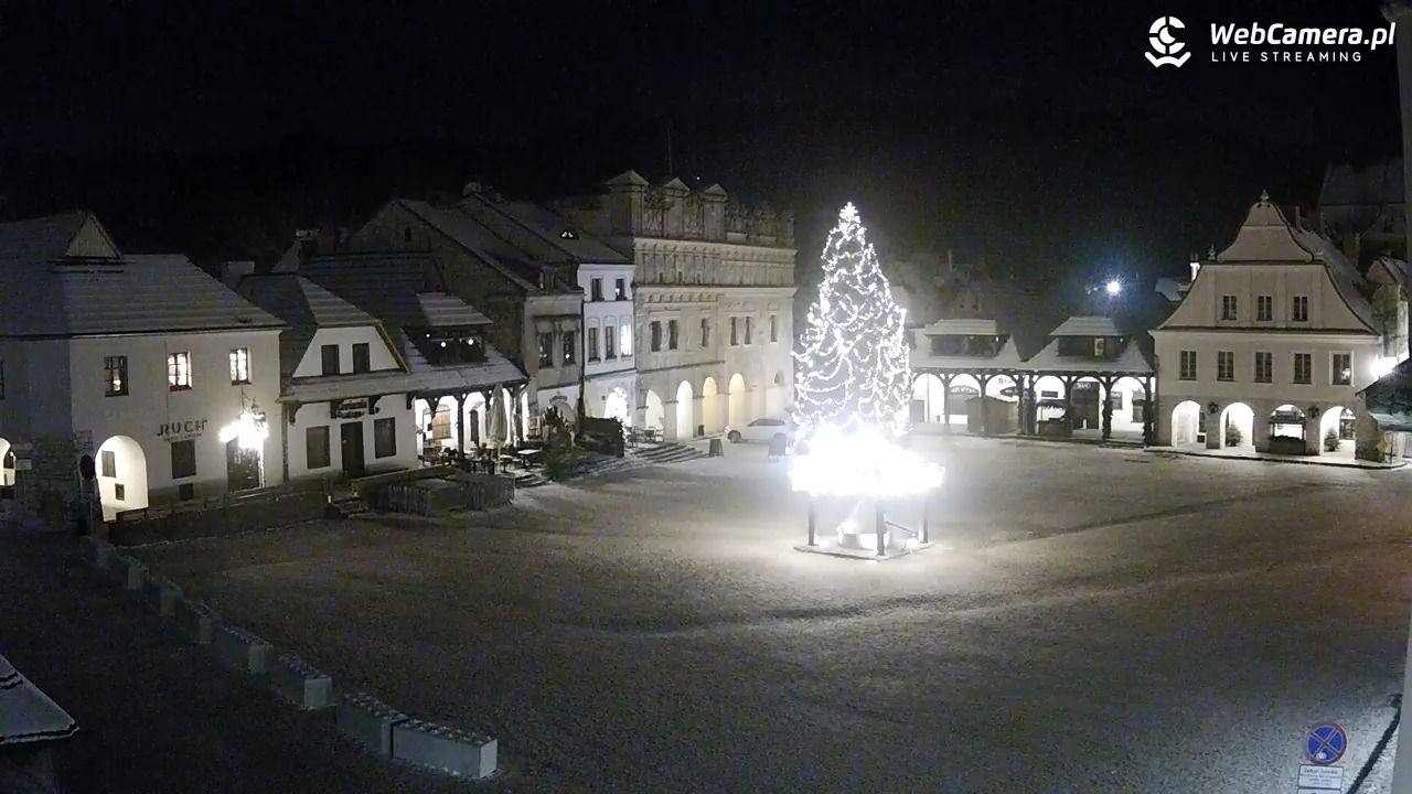 Kazimierz Dolny - widok na Rynek - 01 styczeń 2026, 22:51