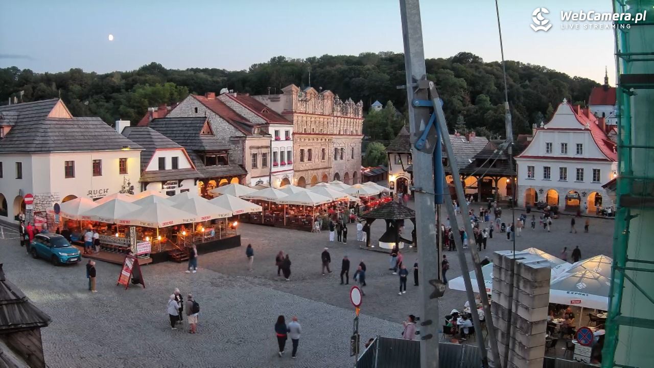 Kazimierz Dolny - widok na Rynek - 22 sierpień 2026, 19:57