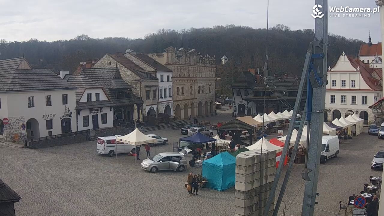 Kazimierz Dolny - widok na Rynek - 22 marzec 2026, 08:41
