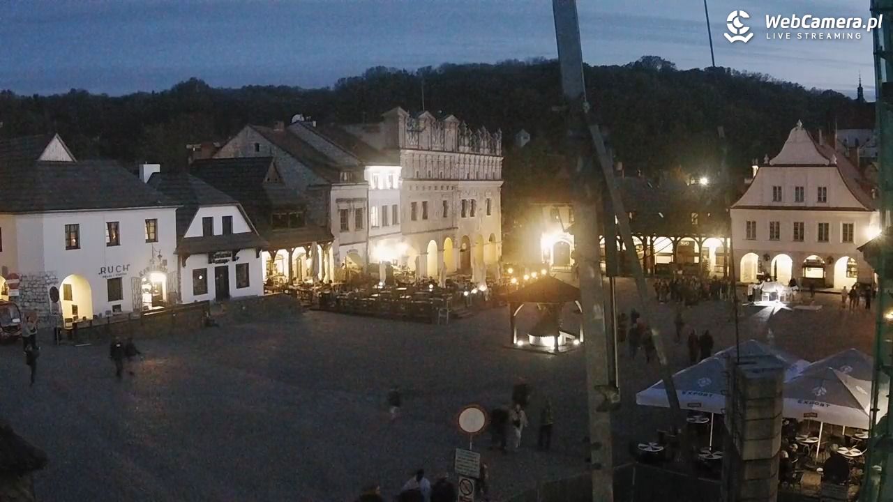 Kazimierz Dolny - widok na Rynek - 25 kwiecień 2026, 20:26